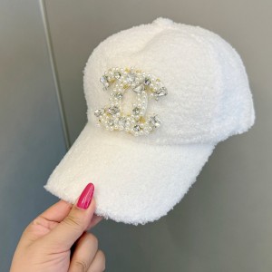 新款珍珠镶钻毛绒棒球帽秋冬时尚通勤鸭舌帽女防寒保暖帽子